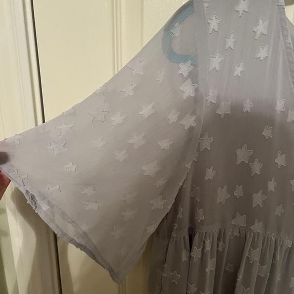 V- neck star studded lilac flowy dress - Picture 5 of 6